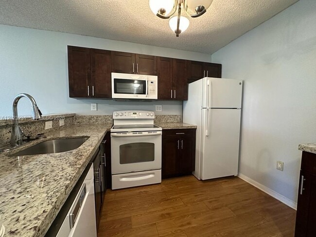 Building Photo - 9934 Nob Hill Pl Unit 9934