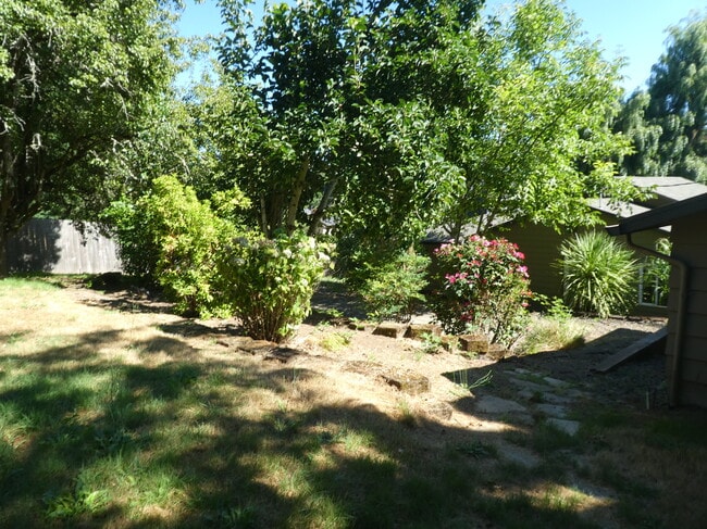 Building Photo - 1420 Dollar St Rental