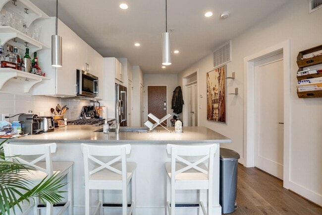 Building Photo - 2337 Champlain St NW Unit # PH405 Rental