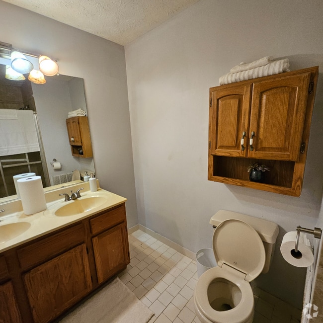 Building Photo - 2714 Burning Oak Dr Rental