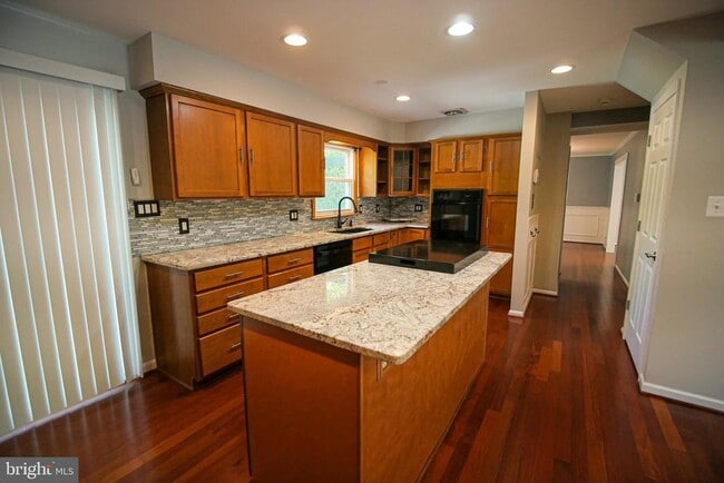 Photo - 13210 Nickleson Dr