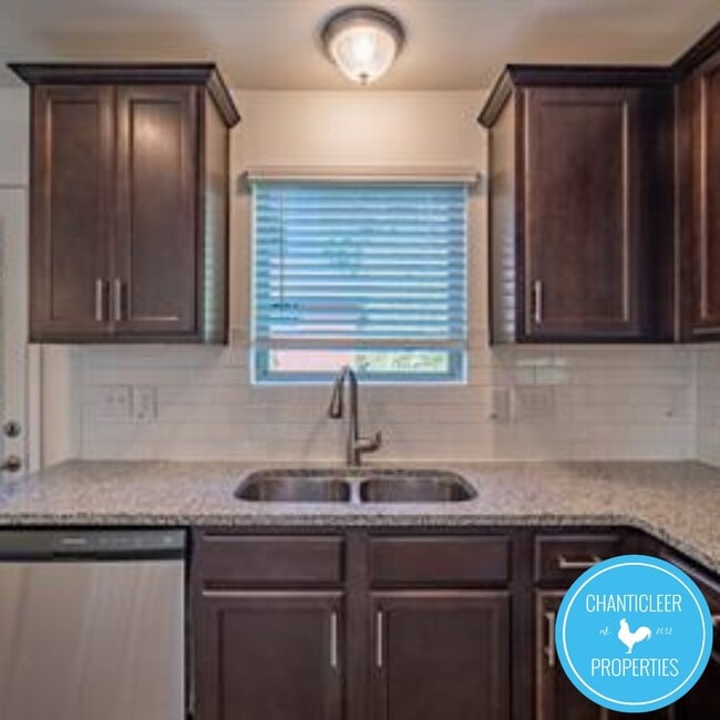 Photo - 533 Hobkirks Pl