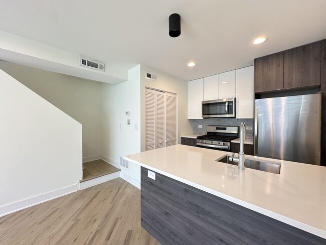 Photo - 853 W Grace St Unit 202E