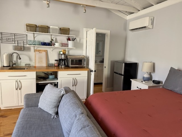 Photo - 3605 Laurel Ave Unidad MB STUDIO