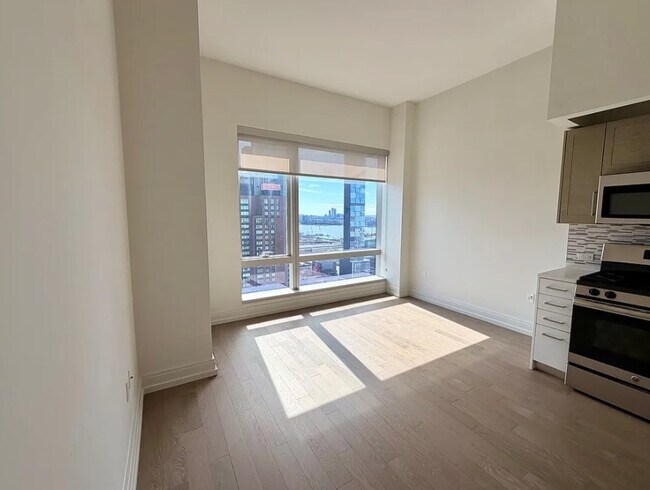 Building Photo - 551 10th Ave Unit 54H