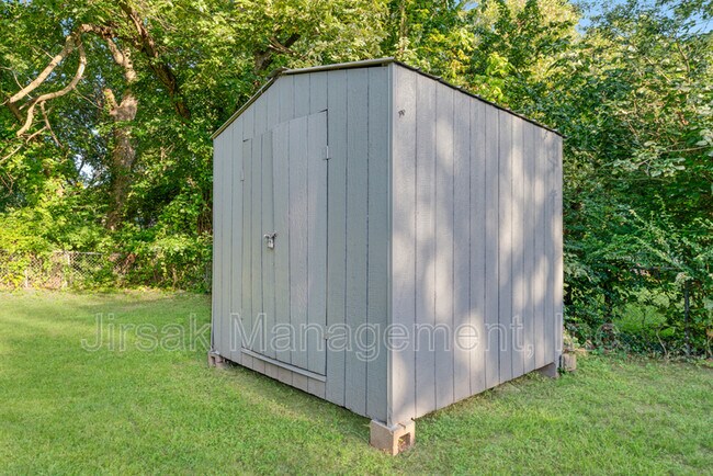 Photo - 660 16th St SE