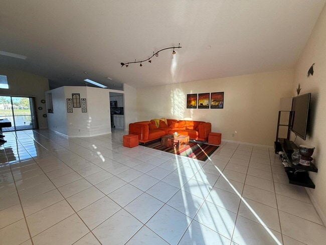 Photo - 7759 Great Glen Cir