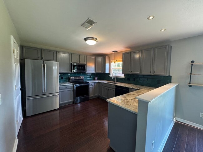 Photo - Large 3 bed 2.5 bath home in Murfreesboro with large fenced in yard backed up to green space