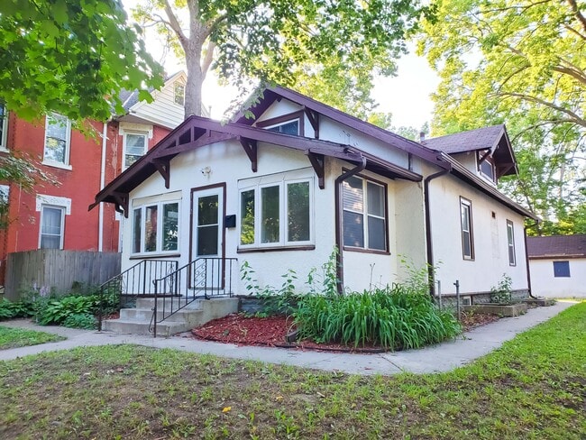 Building Photo - 1612 Thomas Pl N Rental