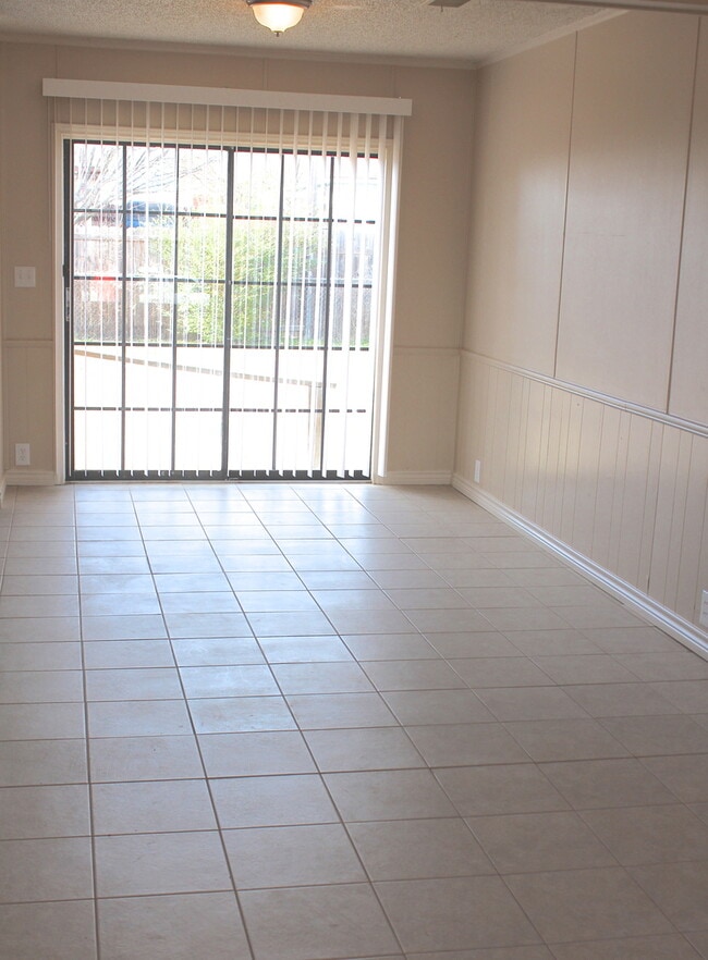 3205 Julie Ln