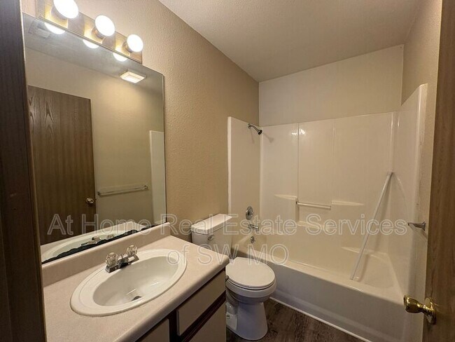 Photo - 714 E Bain St