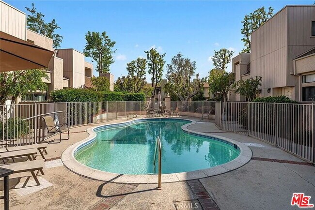 Building Photo - 15175 Magnolia Blvd Unit A Rental