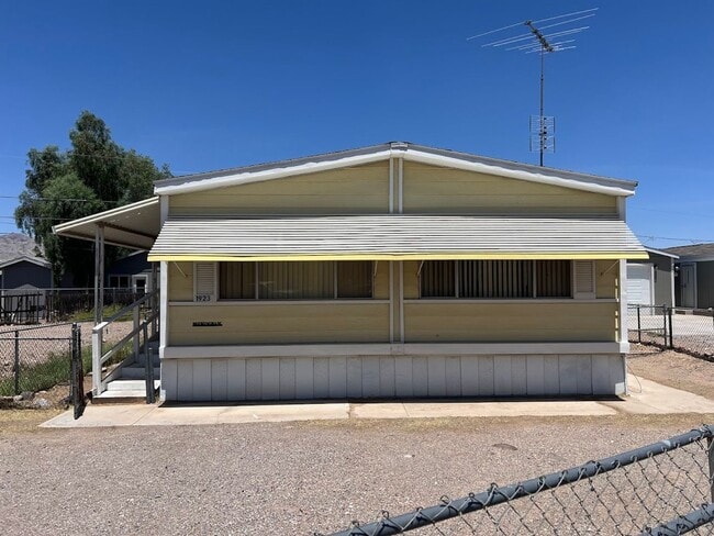 Building Photo - 2 Bedroom Manufactured Home in Bullhead City