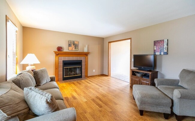 Photo - 878 Sky Ridge Dr