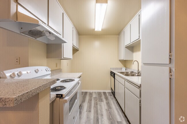 1BR, 1BA - 650SF - Kitchen
