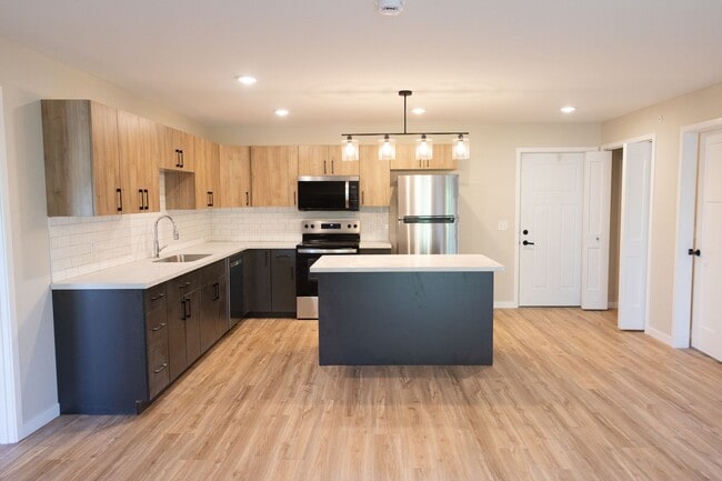 Photo - Riverview Apartments