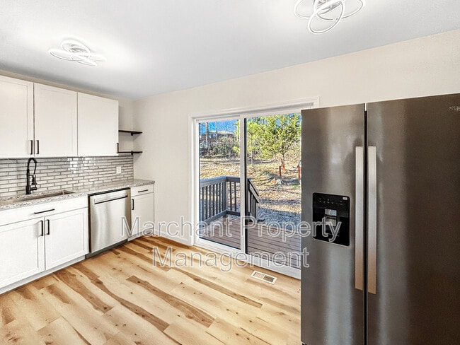 Photo - 279 Pioneer Pl