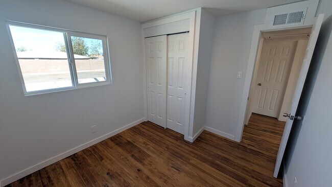 Photo - 1406 W Vogel Ave