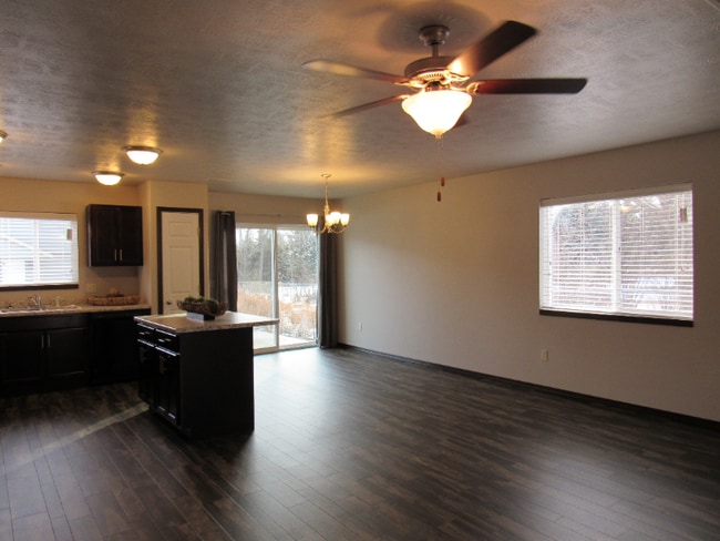 Photo - 325 Jerry Pl