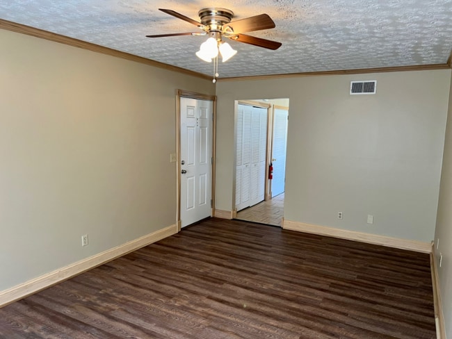 Building Photo - 3024 Piedmont Rd