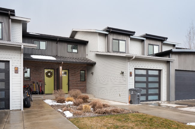 Building Photo - 3083 Warbler Way Rental