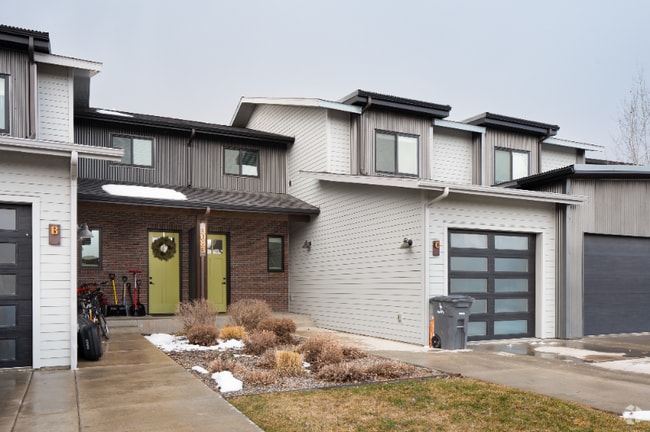 Building Photo - 3083 Warbler Way Rental