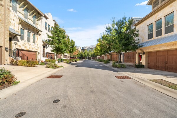 Photo - 1217 Highknoll Ln