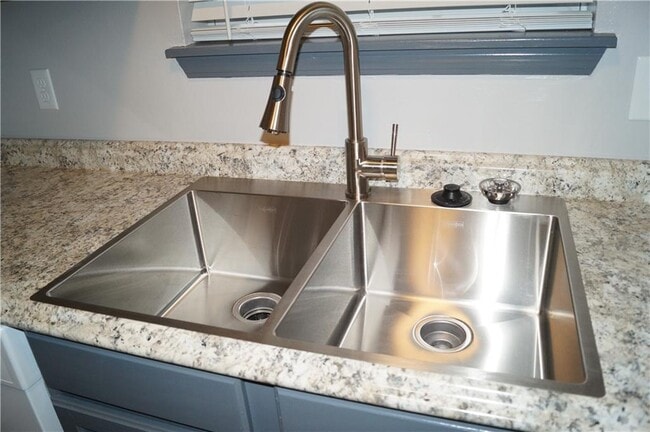 Photo - 2839 Meridian Pl