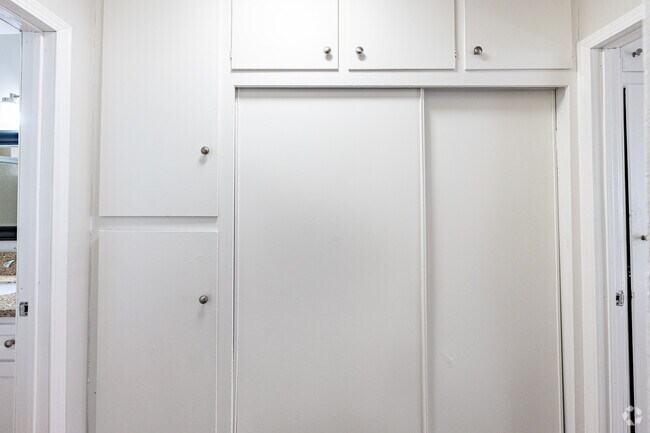 1BR, 1BA - 720SF - Storage