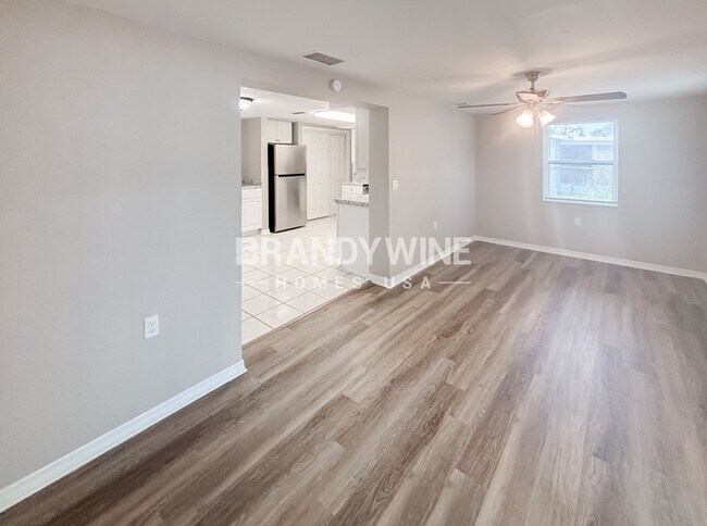 Photo - 5621 Quist Dr