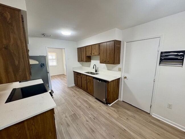 Photo - 511 Maple Ave