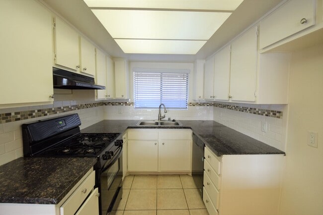 Photo - 2119 Elsinore St Unit 02