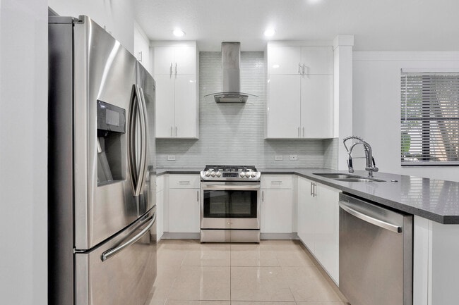 Building Photo - 3020 NW 125th Ave Unit 223