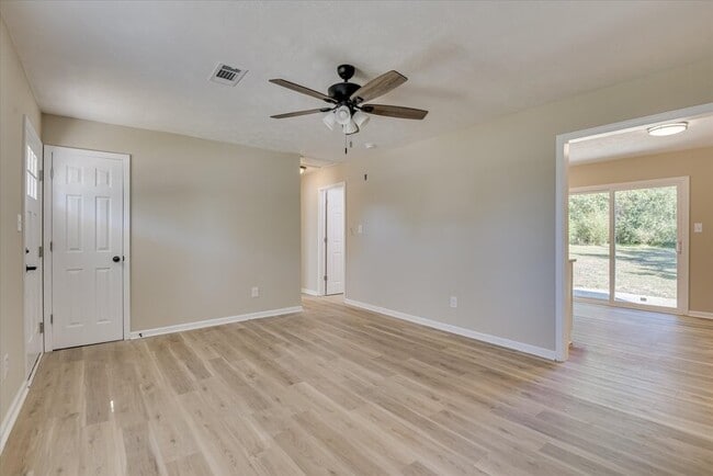 Photo - 2325 Travis Rd
