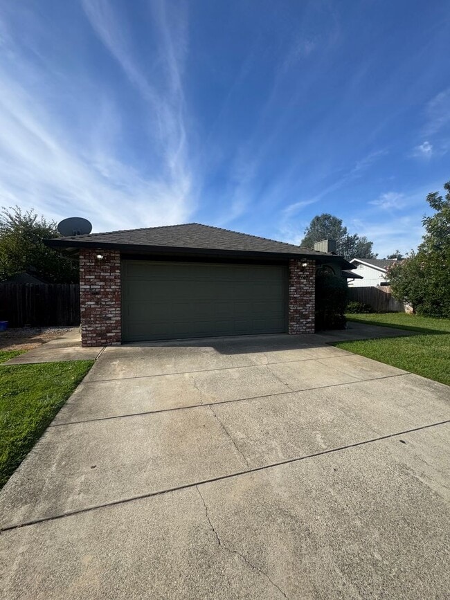 2409 Candlewood Dr