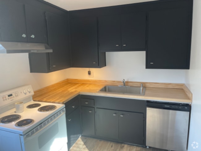 Building Photo - 2171 Peach St Rental