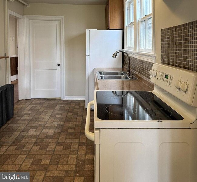 Photo - 211 S Maple Ave