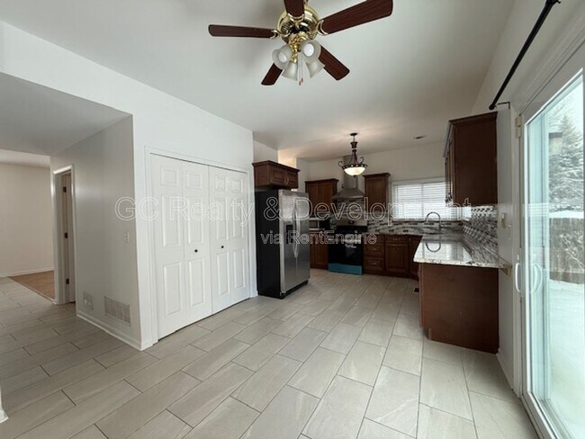 Photo - 885 Chelsea Ct