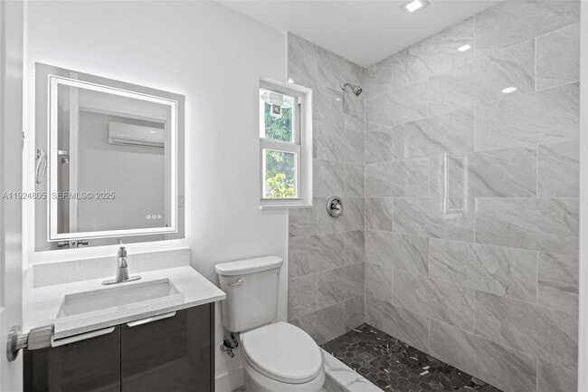 Photo - 2847 Polk St Unit 3