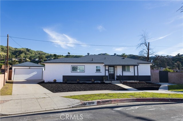 Photo - 8330 Glenoaks Blvd