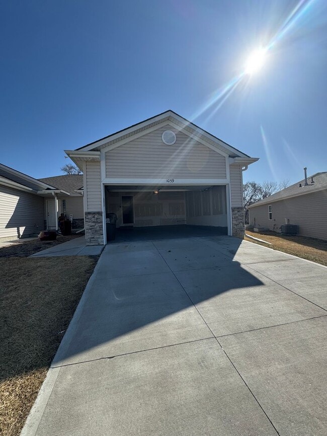 Photo - 1059 N 170th Ave