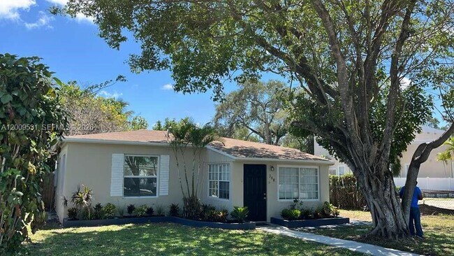 Photo - 308 SW 16th St