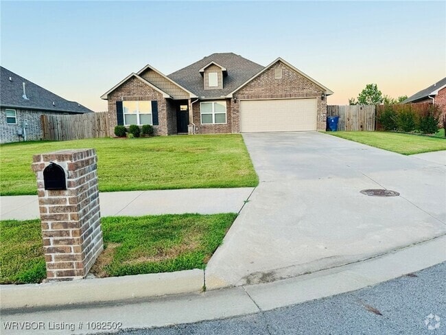 Building Photo - 9025 Wildwood Way Rental