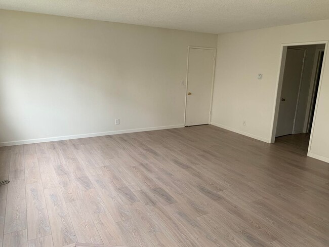Building Photo - 438 Silverwood Ave Unit C Rental