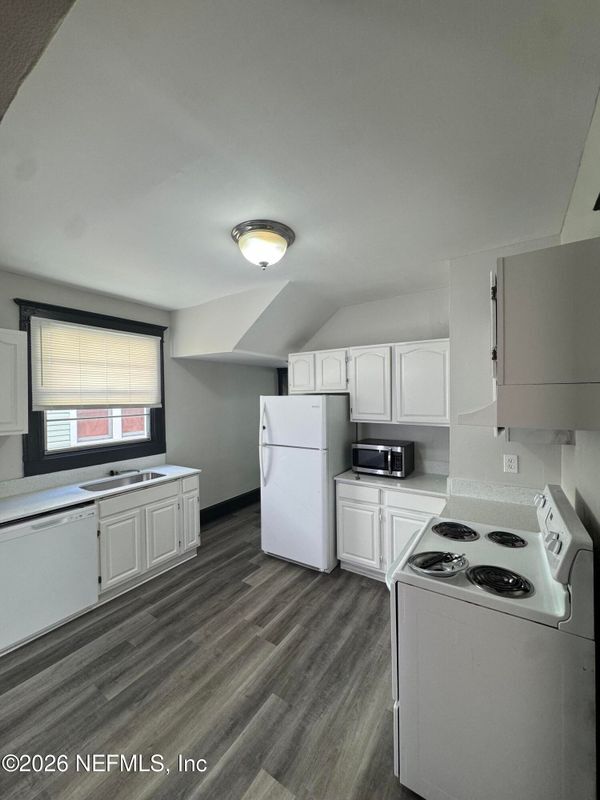 2512 College St Unit 1