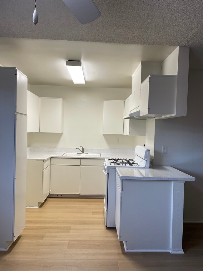 Full Kitchen View - 3155 Rosecrans Ave Unit #3