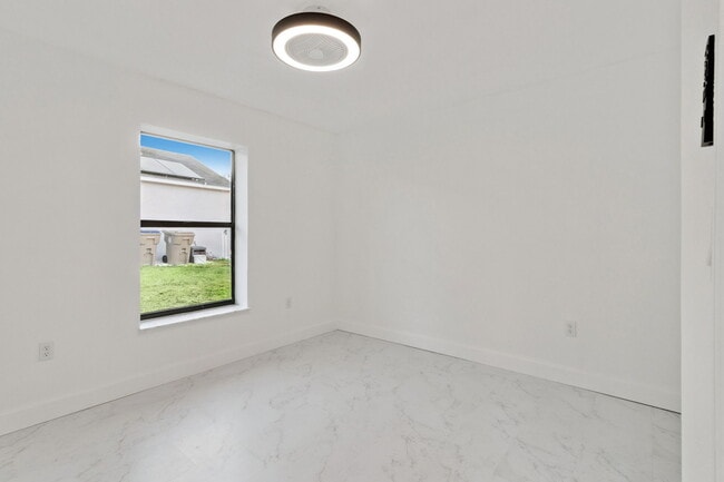 Photo - 527 Glade Ct