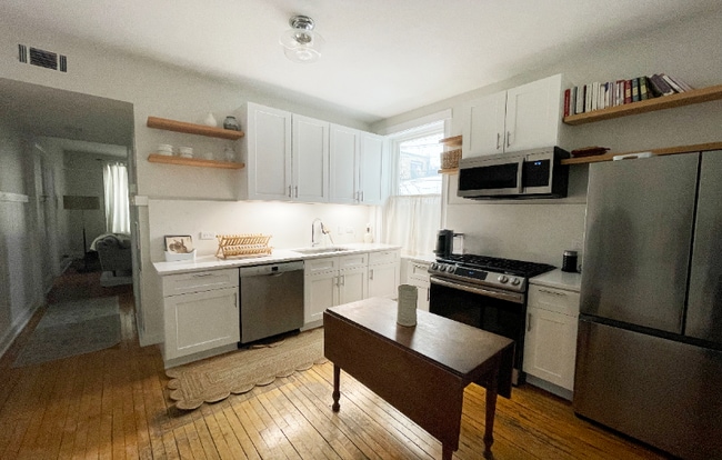 Photo - 1030 N Winchester Ave Unidad 1R