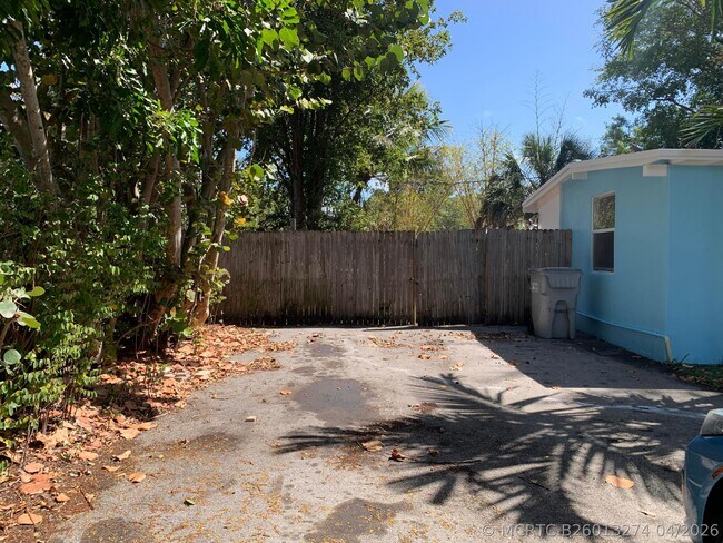 Photo - 5300 NE 15th Ave