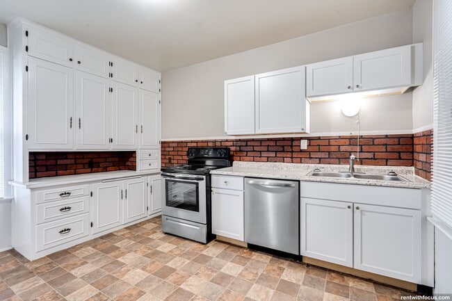 Building Photo - 702 Main Ave Unit 702